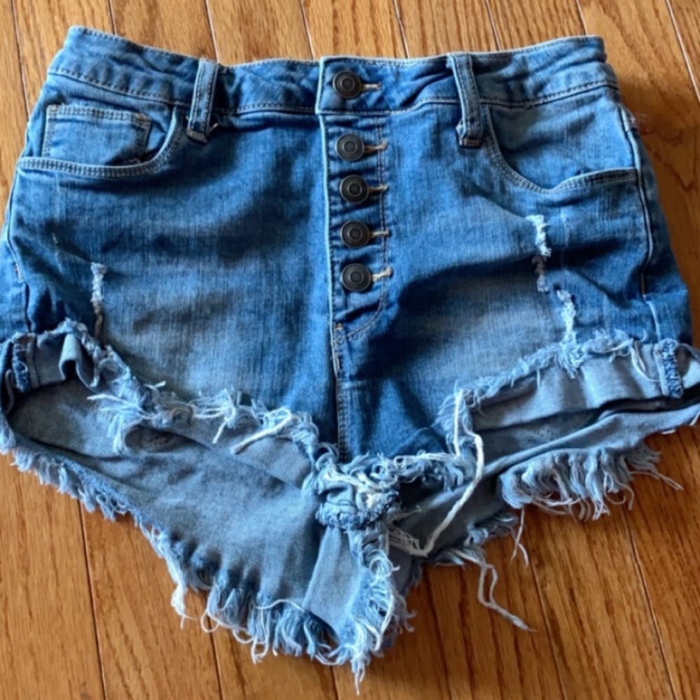 Super cute denim jeans!